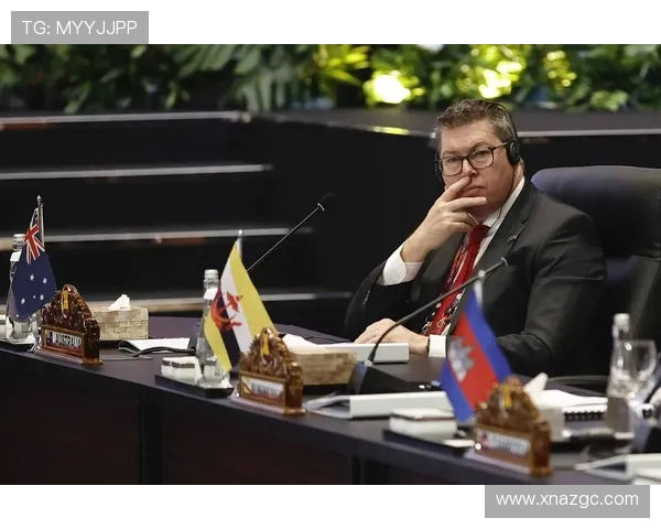 澳媒称悉尼挖角青训阿肯少青戴帽